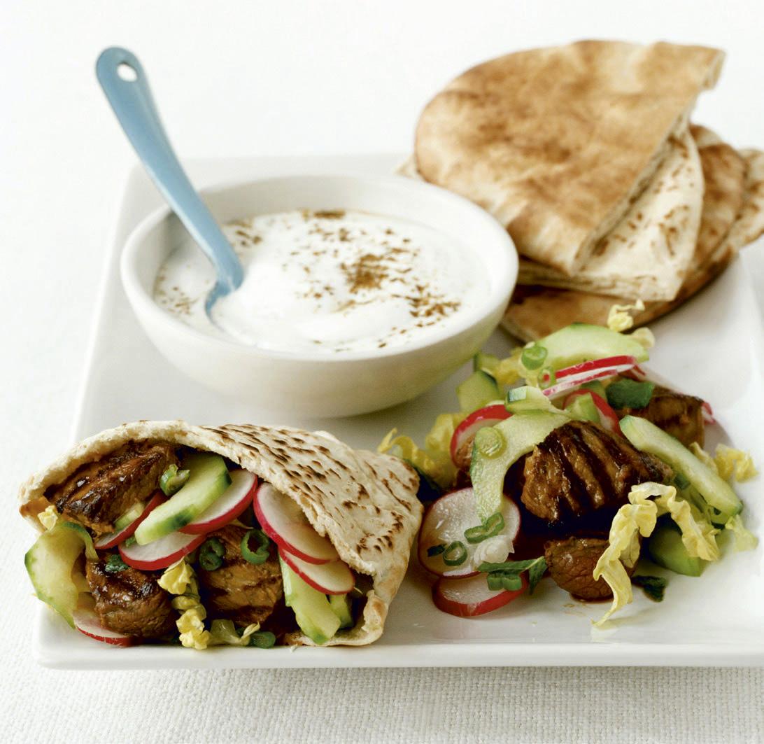 Lamspita met yoghurtdip